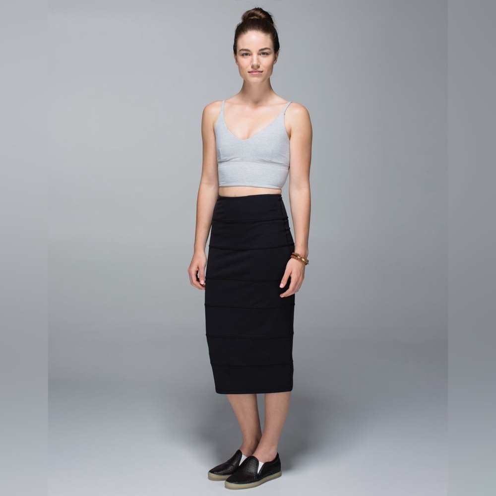 Lululemon Athletica yoga over skirt LUON moisture-wicking & high-rise waist sz4